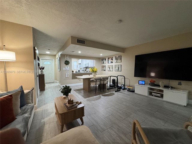 5427 NW 169th St, Miami Gardens, FL 33055
