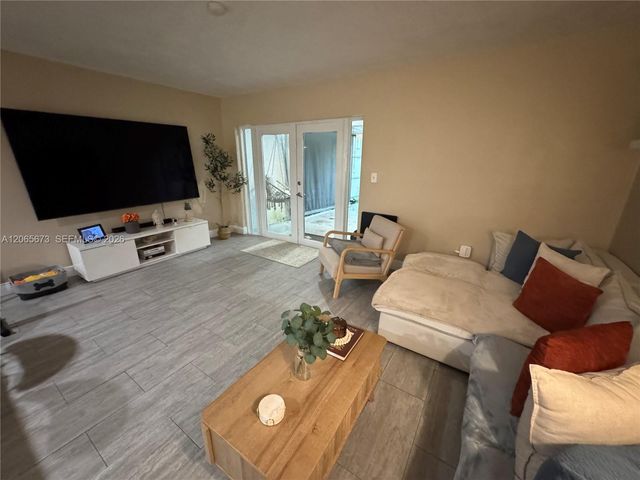 5427 NW 169th St, Miami Gardens, FL 33055