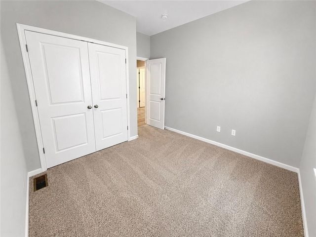 910 SW Pintail Drive, Oak Grove, MO 64075