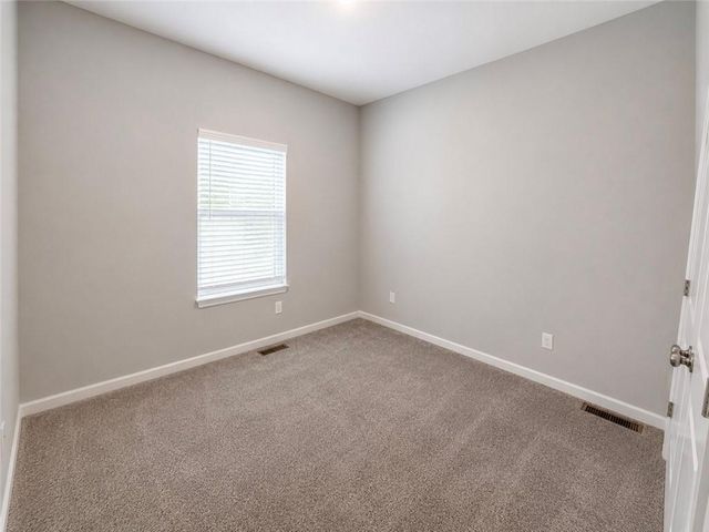 910 SW Pintail Drive, Oak Grove, MO 64075
