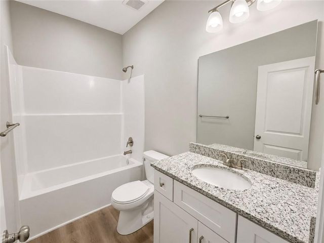 910 SW Pintail Drive, Oak Grove, MO 64075