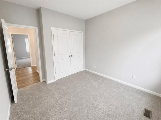 910 SW Pintail Drive, Oak Grove, MO 64075