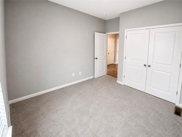 910 SW Pintail Drive, Oak Grove, MO 64075