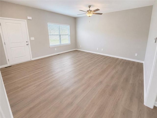 910 SW Pintail Drive, Oak Grove, MO 64075