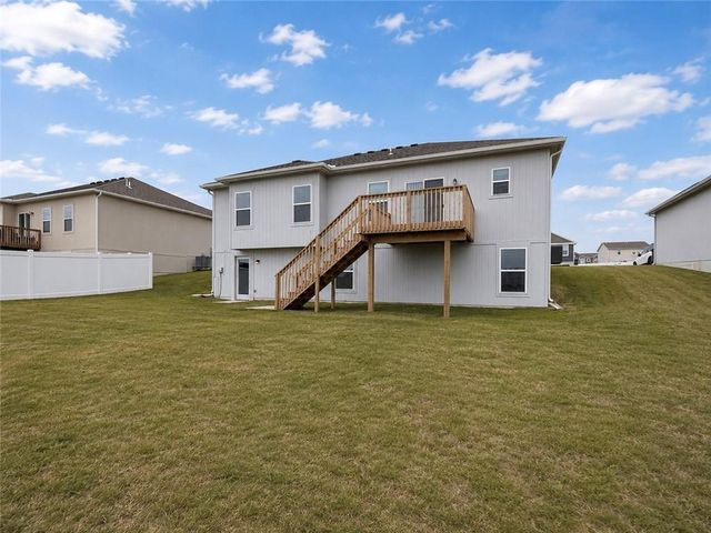 910 SW Pintail Drive, Oak Grove, MO 64075