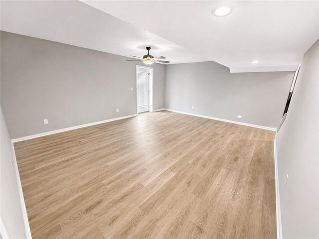 910 SW Pintail Drive, Oak Grove, MO 64075