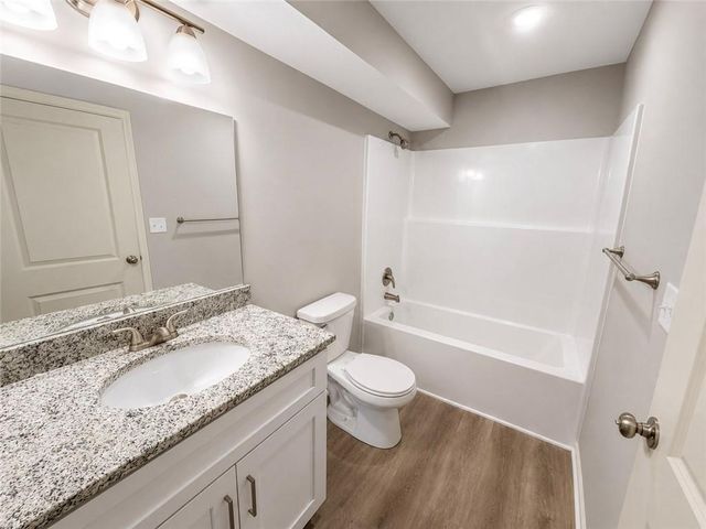 910 SW Pintail Drive, Oak Grove, MO 64075