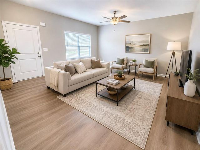 910 SW Pintail Drive, Oak Grove, MO 64075
