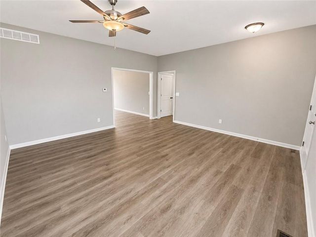 910 SW Pintail Drive, Oak Grove, MO 64075