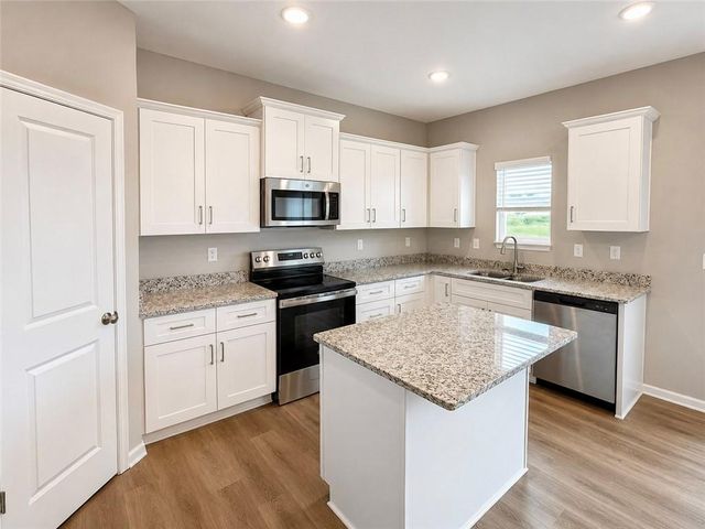 910 SW Pintail Drive, Oak Grove, MO 64075