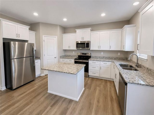 910 SW Pintail Drive, Oak Grove, MO 64075