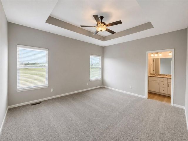 910 SW Pintail Drive, Oak Grove, MO 64075
