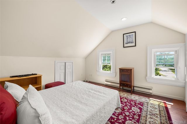 1 S Lakeview Avenue, Brightwaters, NY 11718