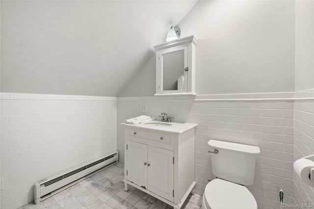1 S Lakeview Avenue, Brightwaters, NY 11718