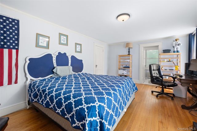 1 S Lakeview Avenue, Brightwaters, NY 11718