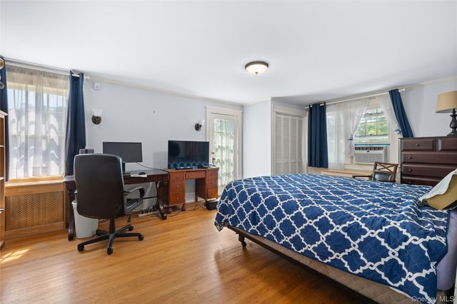 1 S Lakeview Avenue, Brightwaters, NY 11718