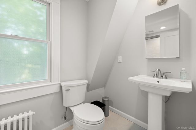 1 S Lakeview Avenue, Brightwaters, NY 11718