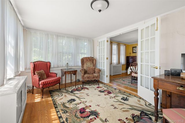 1 S Lakeview Avenue, Brightwaters, NY 11718