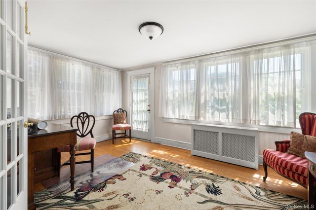 1 S Lakeview Avenue, Brightwaters, NY 11718