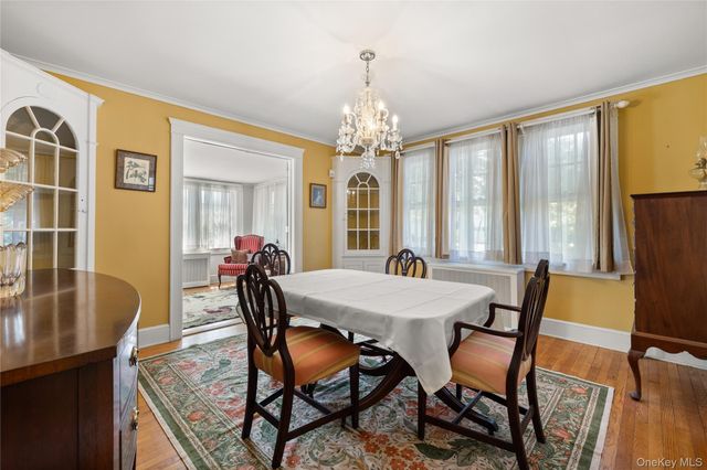 1 S Lakeview Avenue, Brightwaters, NY 11718