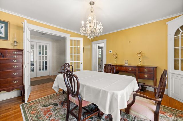 1 S Lakeview Avenue, Brightwaters, NY 11718