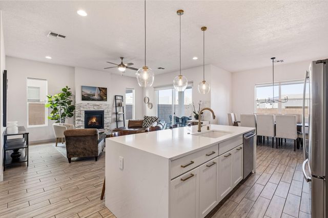 2414 Lynn Road SE, Rio Rancho, NM 87124