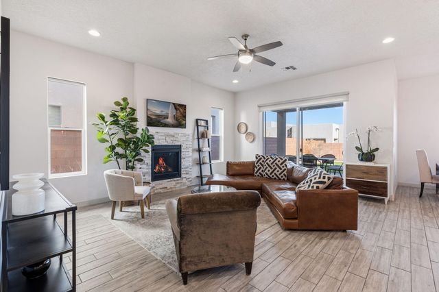 2414 Lynn Road SE, Rio Rancho, NM 87124