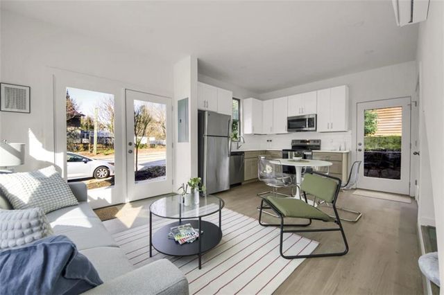 1070 Dill Avenue 202, Atlanta, GA 30310