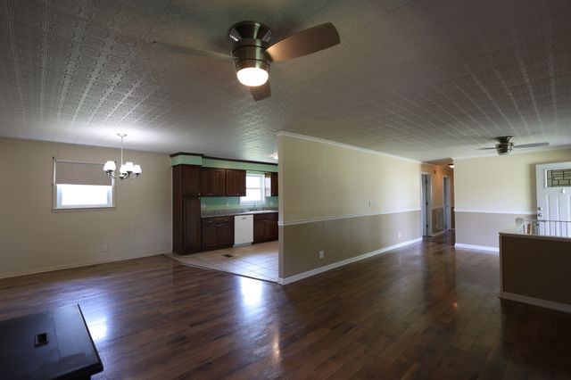 968 Old Nashville Hwy, Mc Ewen, TN 37101