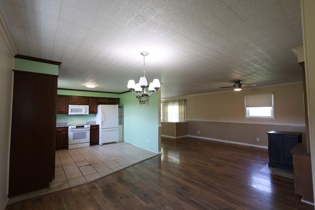 968 Old Nashville Hwy, Mc Ewen, TN 37101