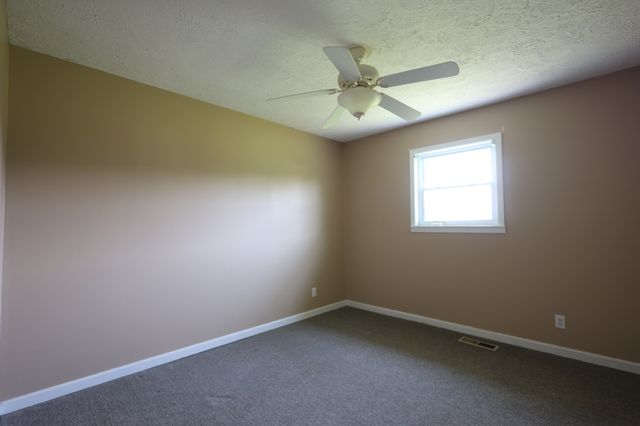 968 Old Nashville Hwy, Mc Ewen, TN 37101