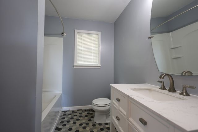 968 Old Nashville Hwy, Mc Ewen, TN 37101