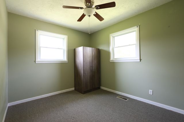 968 Old Nashville Hwy, Mc Ewen, TN 37101