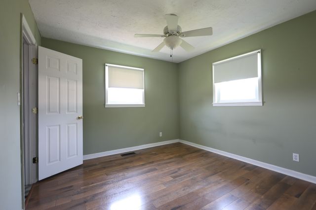 968 Old Nashville Hwy, Mc Ewen, TN 37101