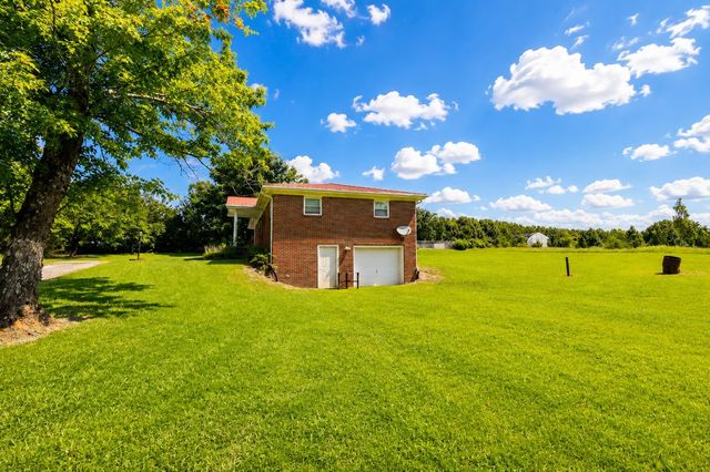 968 Old Nashville Hwy, Mc Ewen, TN 37101