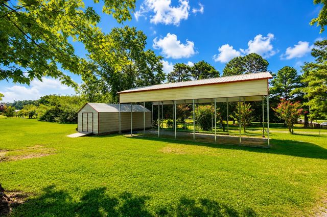 968 Old Nashville Hwy, Mc Ewen, TN 37101
