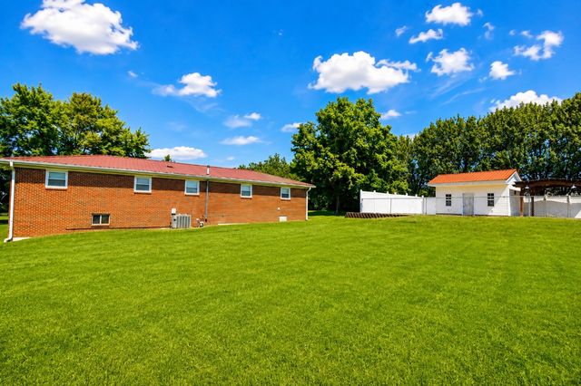 968 Old Nashville Hwy, Mc Ewen, TN 37101