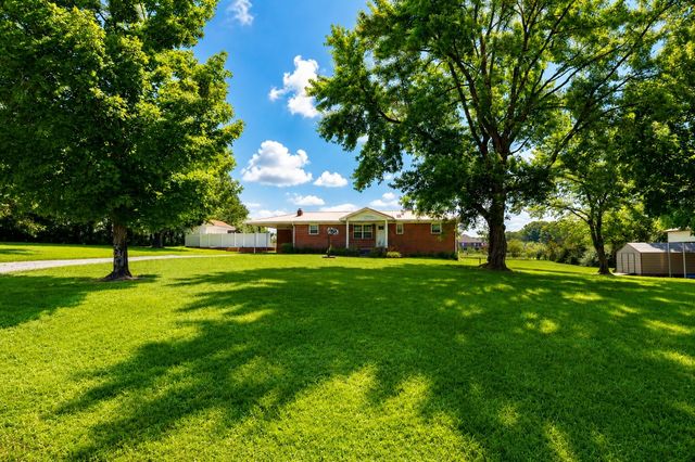 968 Old Nashville Hwy, Mc Ewen, TN 37101