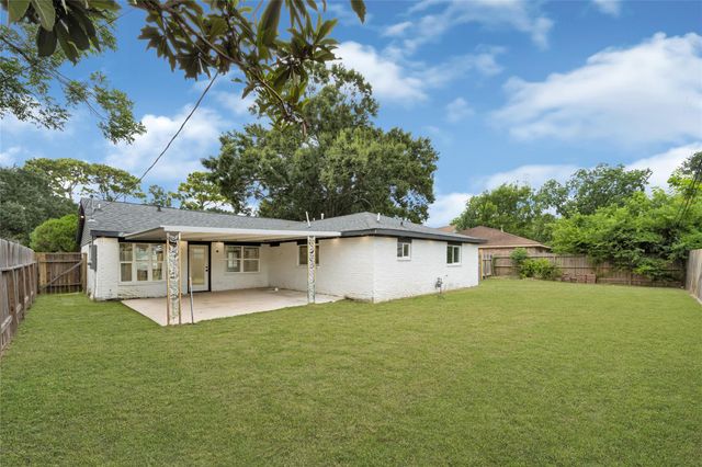 11411 Sagehurst Lane, Houston, TX 77089