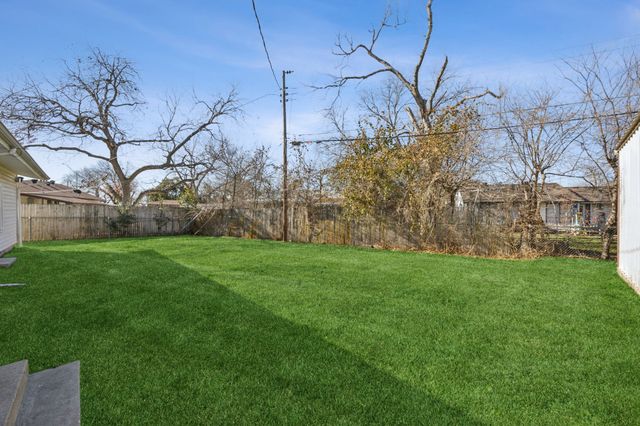 5032 Marks Place, Fort Worth, TX 76116