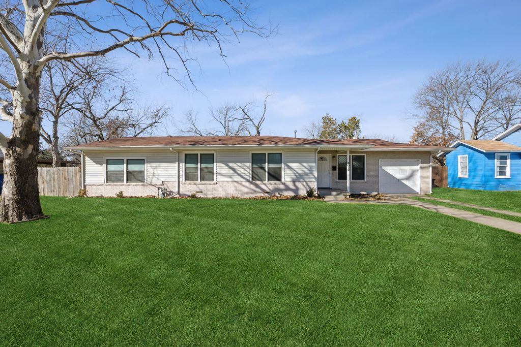 5032 Marks Place, Fort Worth, TX 76116