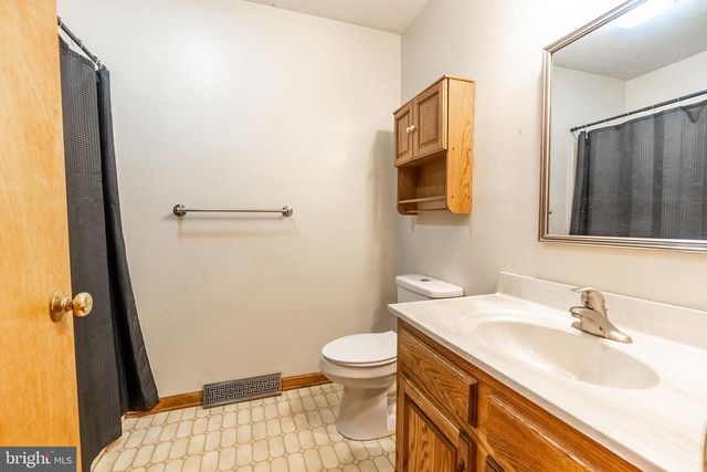 677 POPLAR ST, Hanover, PA 17331