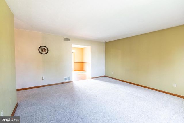 677 POPLAR ST, Hanover, PA 17331