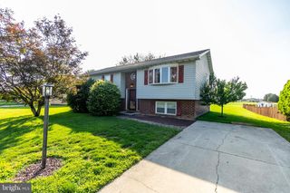 677 POPLAR ST, Hanover, PA 17331