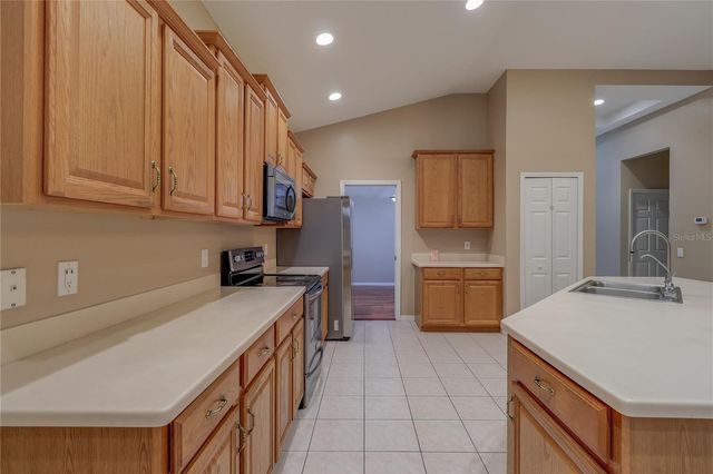 10215 EVERGREEN HILL DRIVE, Tampa, FL 33647