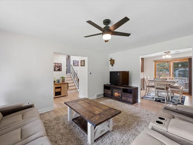 209 Murray Drive, Wood Dale, IL 60191