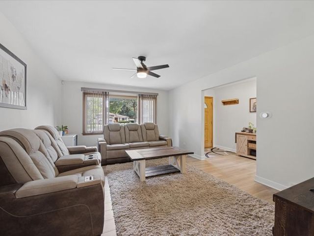 209 Murray Drive, Wood Dale, IL 60191