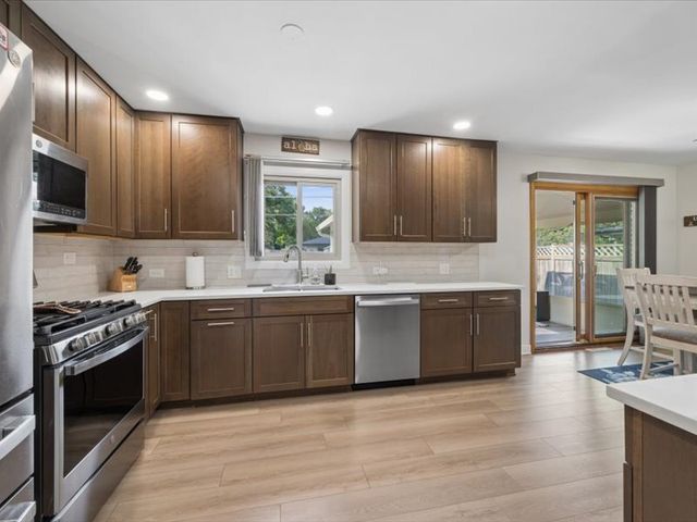 209 Murray Drive, Wood Dale, IL 60191