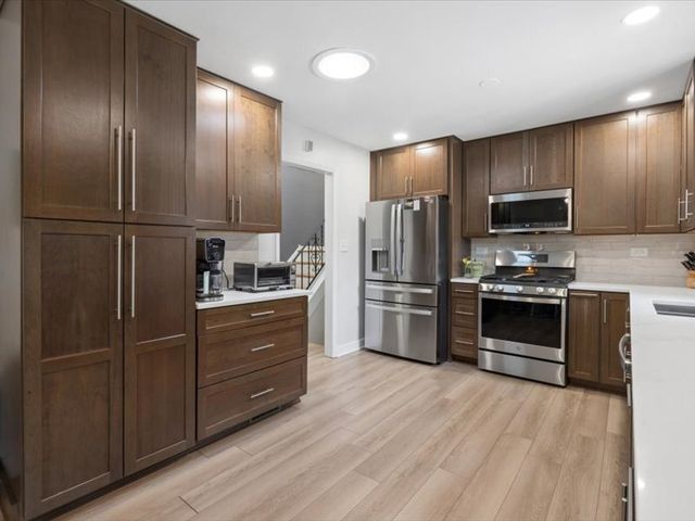 209 Murray Drive, Wood Dale, IL 60191