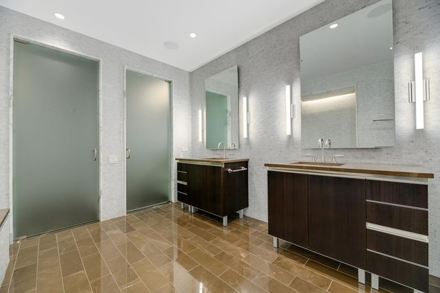 77 E WALTON Street 24A, Chicago, IL 60611